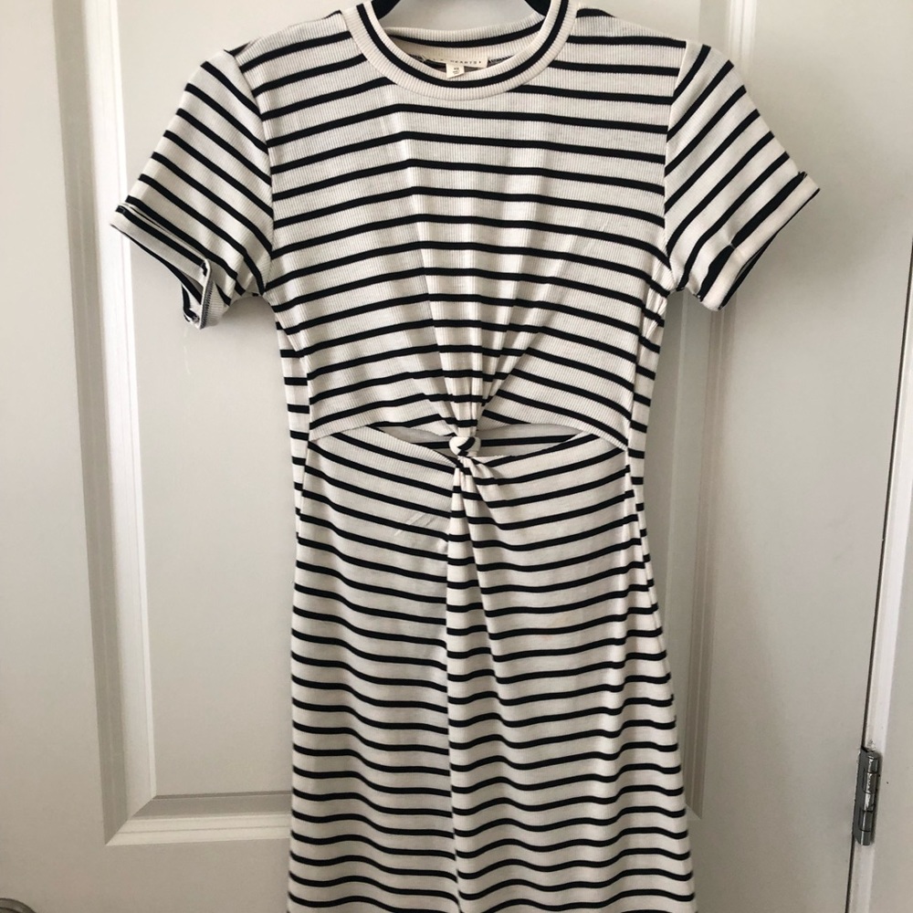 T-shirt dress w/ cutout in the middle